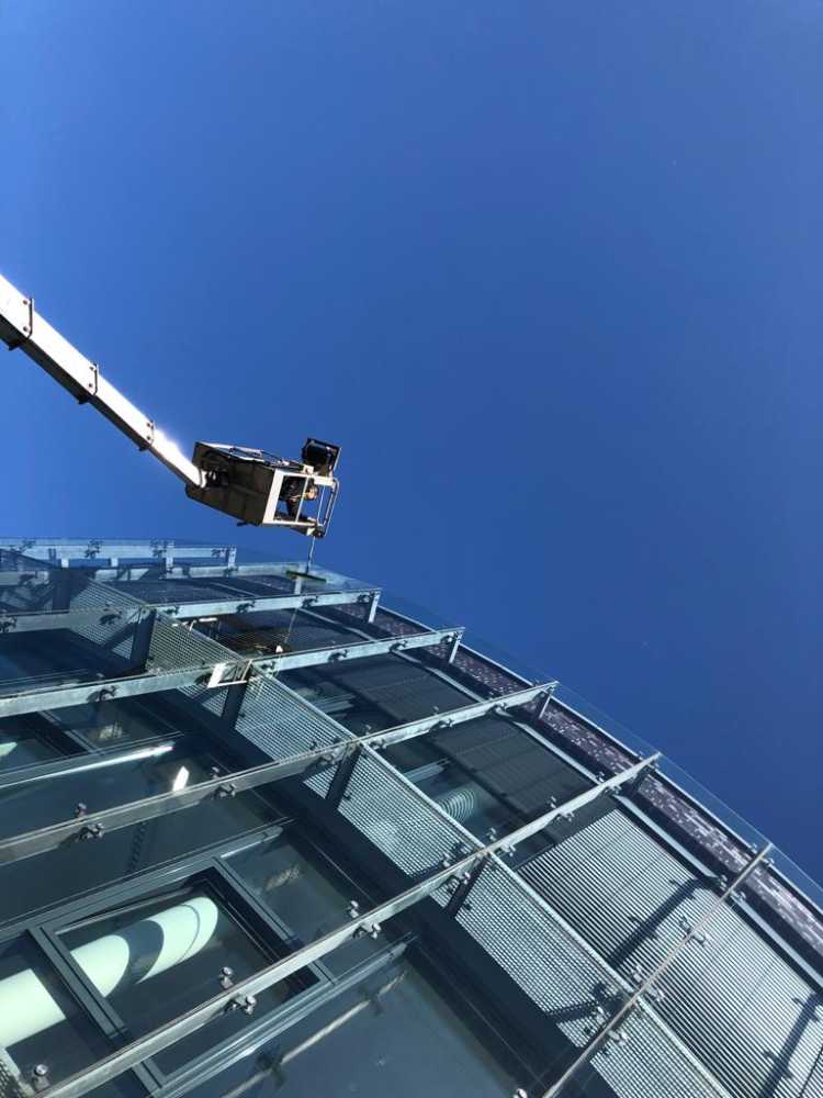 Fensterreinigung Düsseldorf  Fensterputzer mit 100% Ergebnis